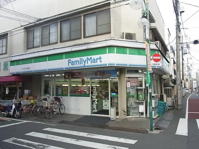 コンビニ　ファミリーマート（コンビニ）まで230m
