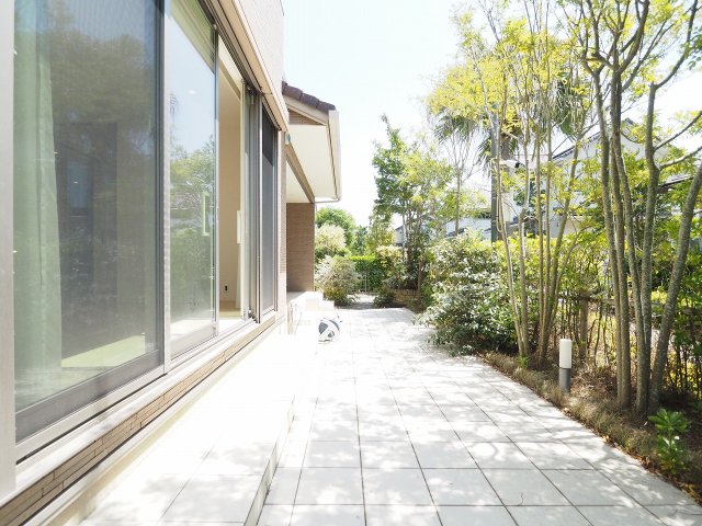 庭　広々としたテラス