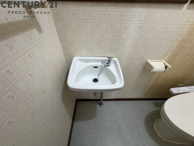 洗面設備　シンプルな洗面台
