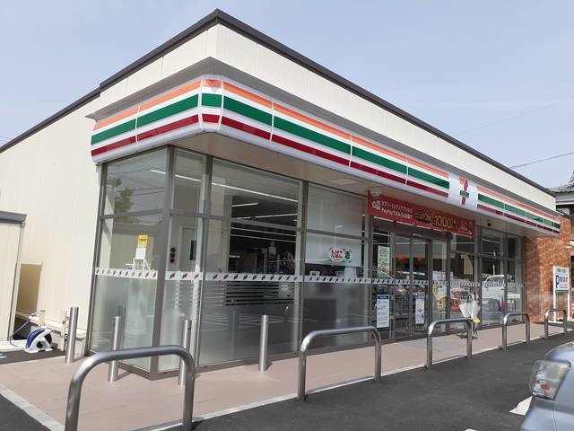 コンビニ　セブンイレブン浜松文丘町店（コンビニ）まで208m