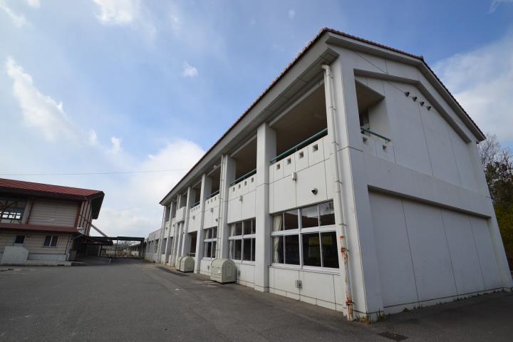 小学校　上黒瀬小学校（小学校）まで2303m