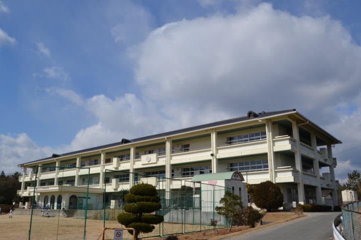 小学校　乃美尾小学校（小学校）まで3195m