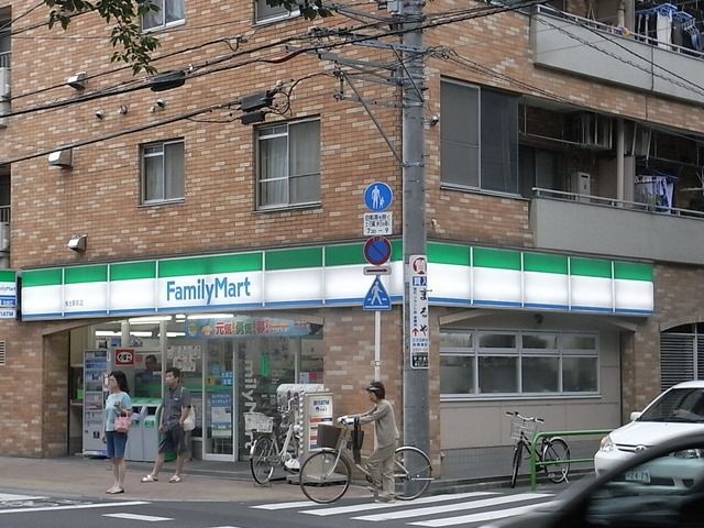 コンビニ　ファミリーマート（コンビニ）まで357m