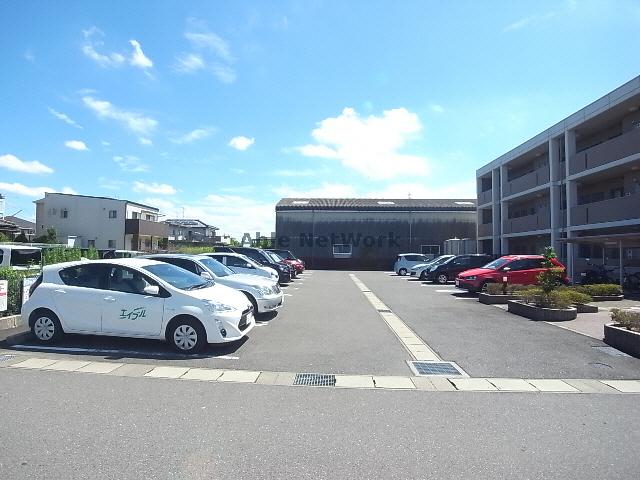 駐車場　駐車場