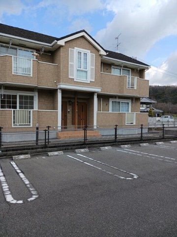 駐車場　駐車場があるので、車を買う予定の方も安心です
