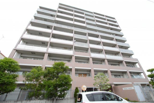 建物外観　宅配ボックス付きで不在時にも便利♪