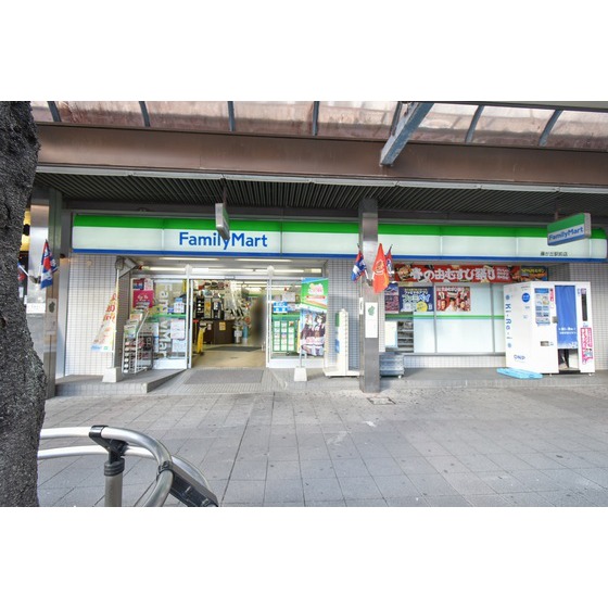 コンビニ　ファミリーマート藤が丘駅前店（コンビニ）まで71m