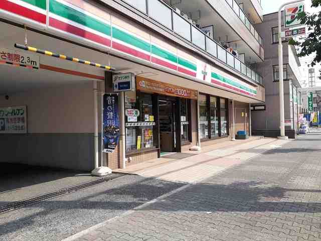 コンビニ　セブンイレブン（コンビニ）まで184m