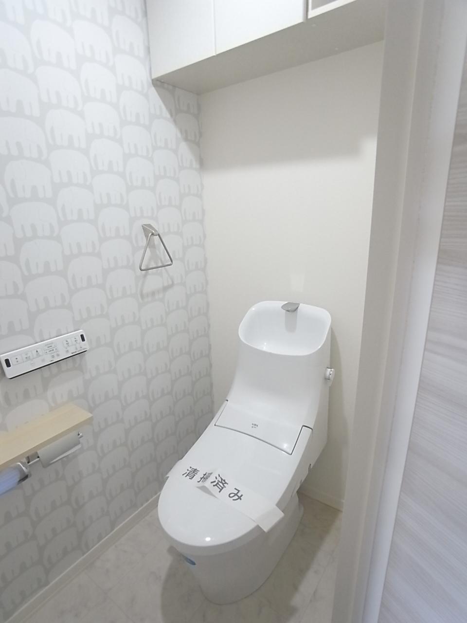トイレ　洗浄便座付きのトイレです。
