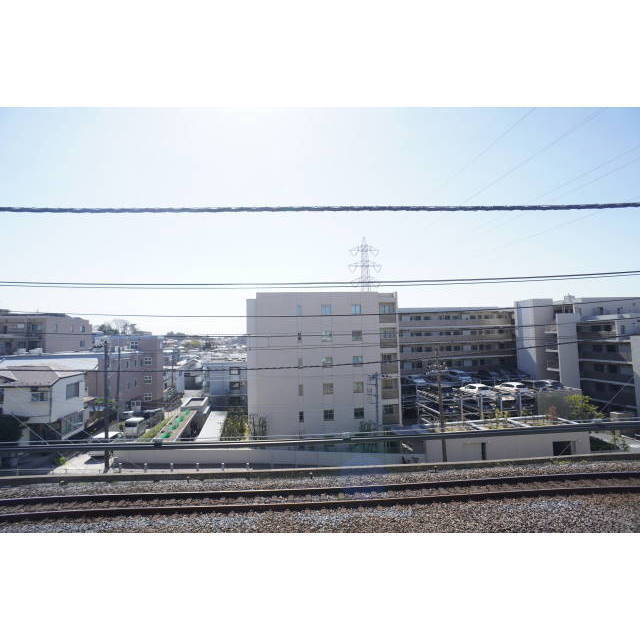 眺望　線路が目の前ですが、日照は良好です♪