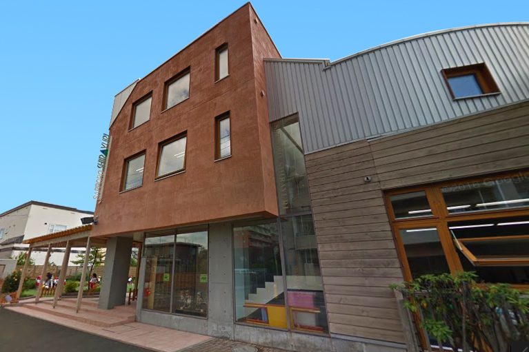 幼稚園・保育園　認定こども園札幌白ゆり幼稚園（幼稚園・保育園）まで595m