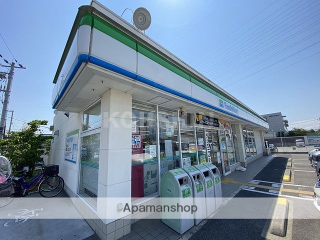 コンビニ　ファミリーマート（コンビニ）まで194m