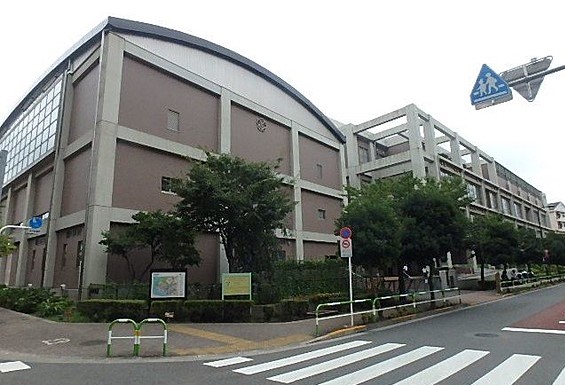中学校　荒川区立第三中学校（中学校）まで732m