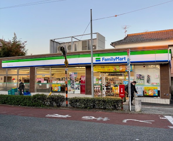 コンビニ　ファミリーマート中央４丁目店（コンビニ）まで299m