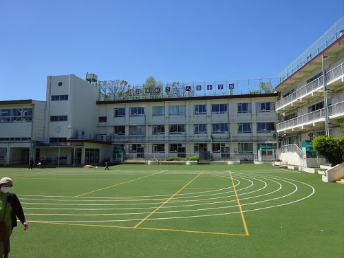 小学校　目黒区立八雲小学校（小学校）まで353m