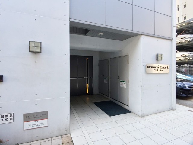 エントランス　【玄関】雨の日にも安心してゴミ出しできますね＾＾