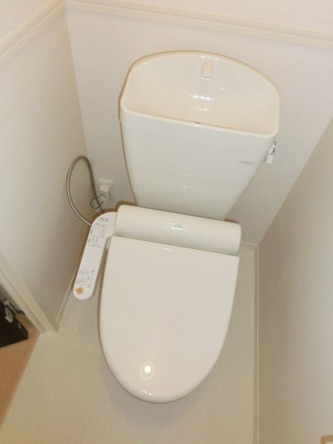 トイレ　温水洗浄便座付きのトイレ