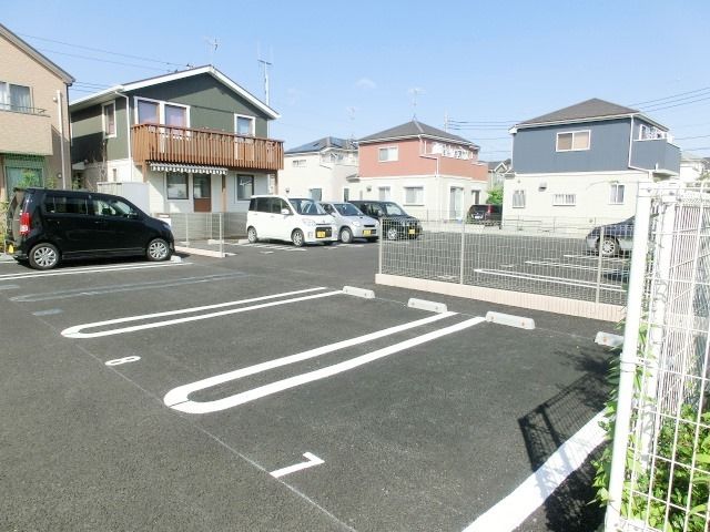 駐車場　敷地内の駐車場。