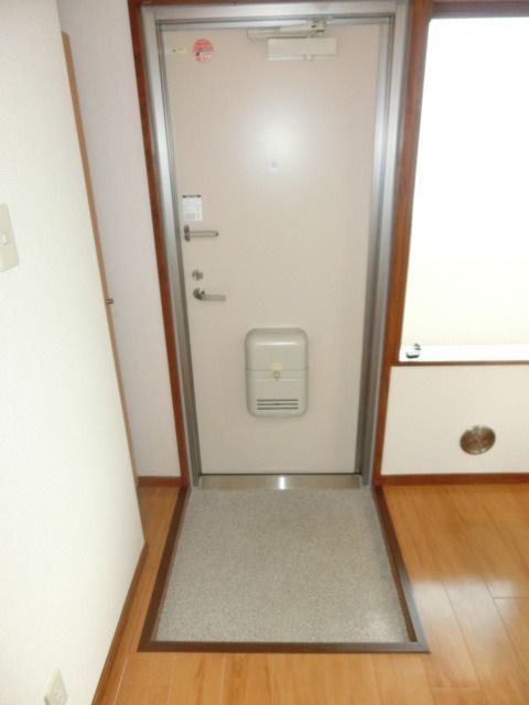 玄関　下駄箱付きの玄関です