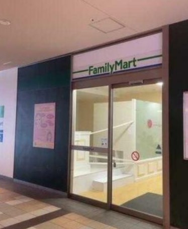 コンビニ　ファミリーマート アワーズイン阪急ツイン館店（コンビニ）まで239m