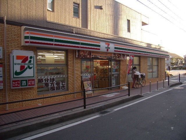 コンビニ　セブンイレブン（コンビニ）まで477m
