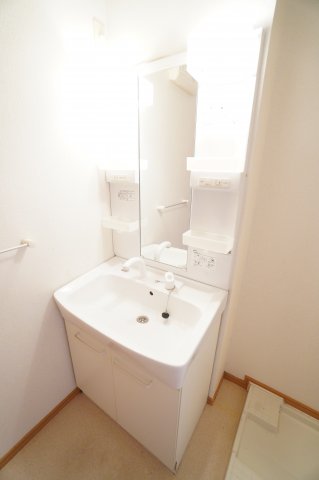 洗面設備　※同物件・同タイプの写真です。