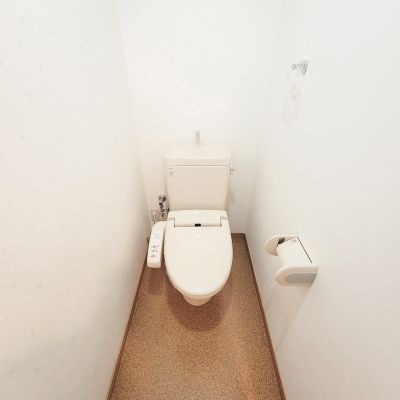トイレ　部屋が別号室の写真です　現況優先