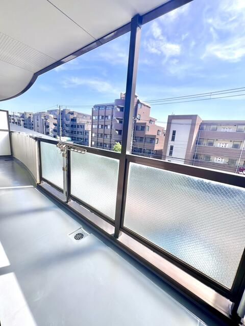 駐車場　参考写真（同物件別部屋）