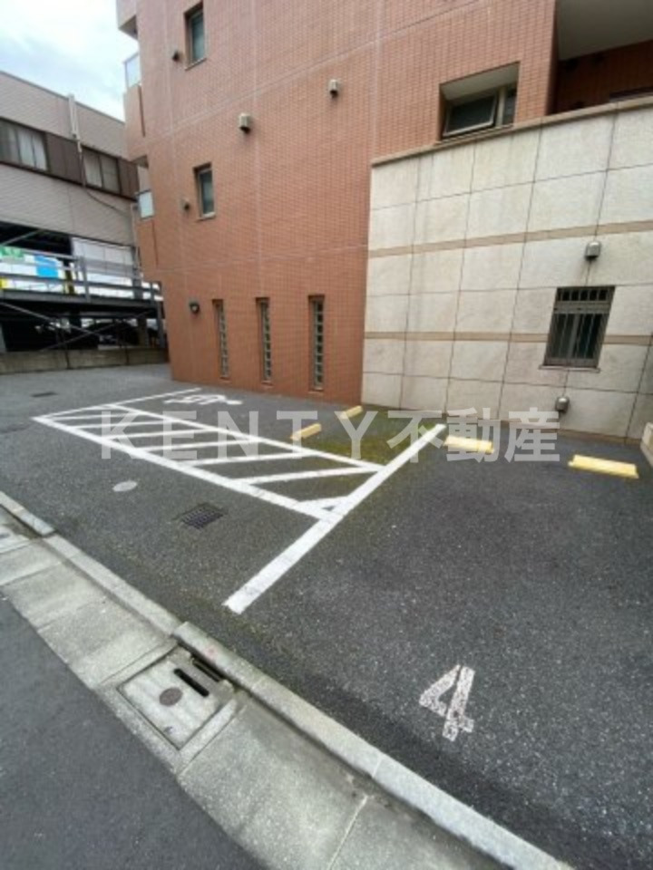 駐車場　駐車場に車を止められます