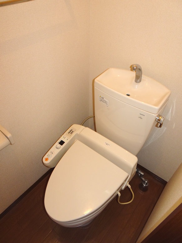 トイレ　トイレはもちろん温水洗浄便座！