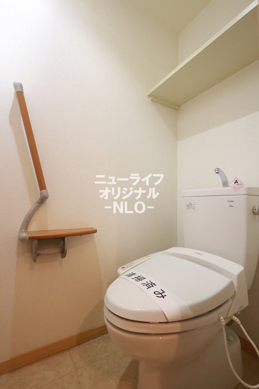 トイレ　洗浄力と快適さを兼ね備えた温水洗浄便座付き！