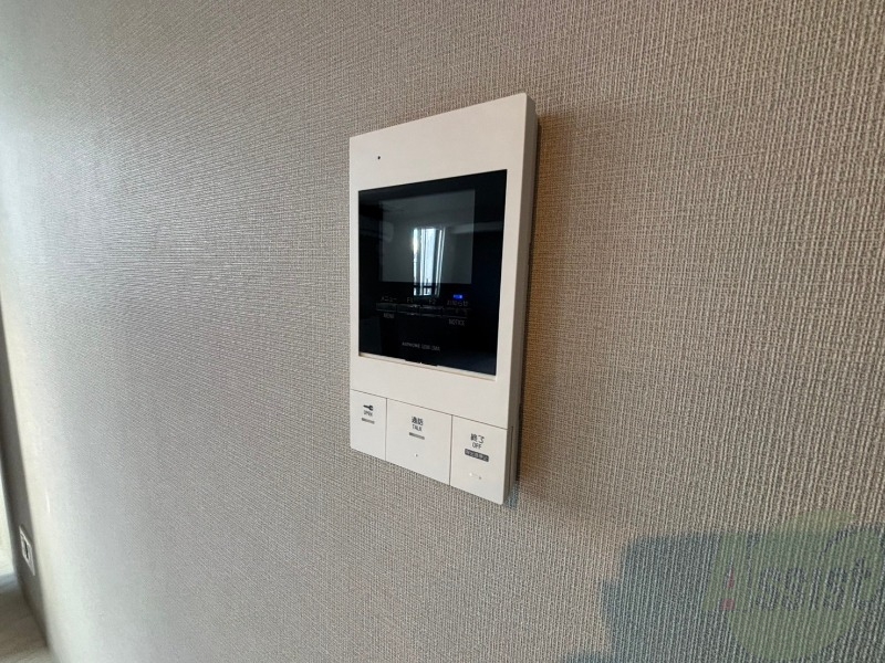 セキュリティ　ＴＶモニター付インターホンです。来客者の顔が見えるので安心！