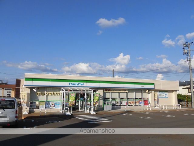 コンビニ　ファミリーマート　十文字西原店（コンビニ）まで700m