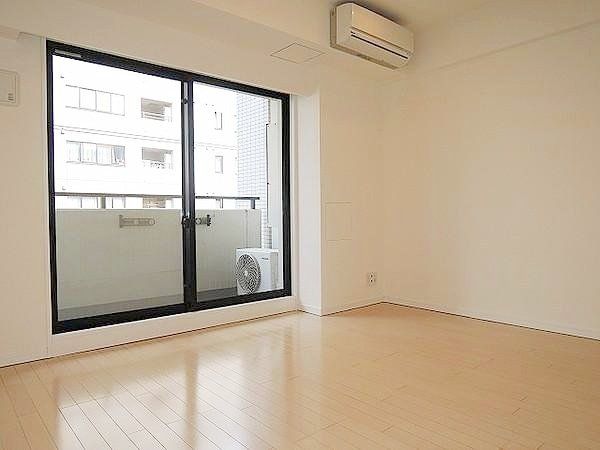 居室・リビング　同タイプの別のお部屋です。