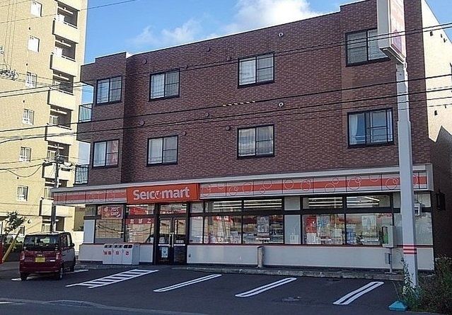 コンビニ　セイコーマート（コンビニ）まで140m