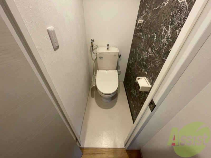トイレ　ウォシュレット機能がついたトイレです。安心して使用できます。
