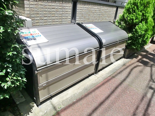 ロビー　敷地内にゴミ置き場あります♪