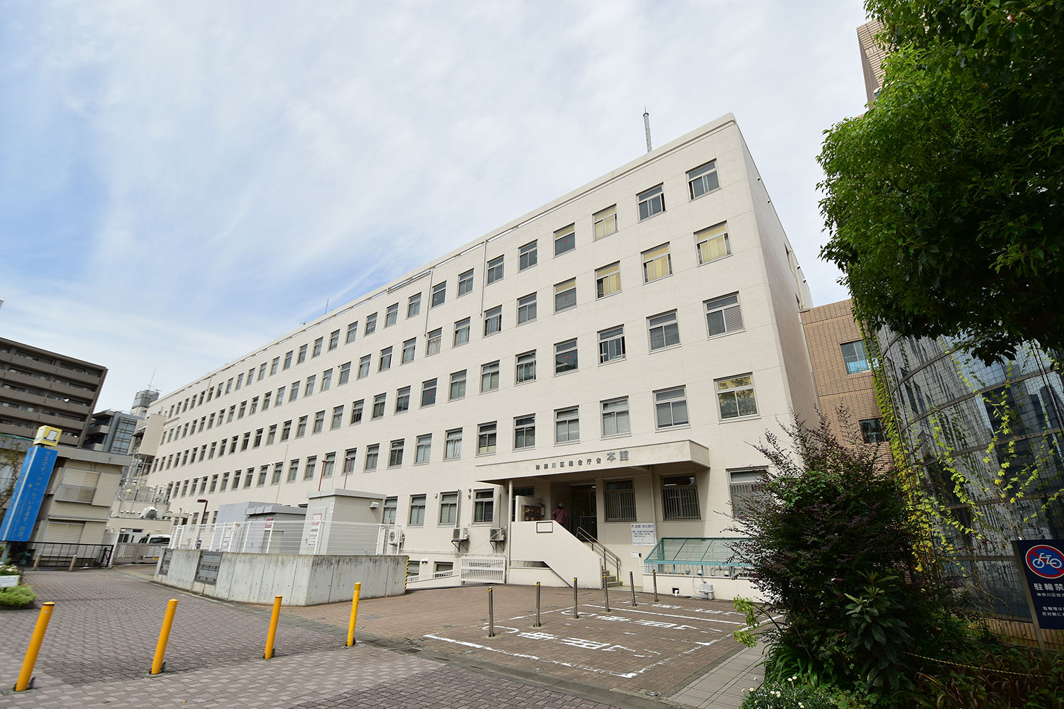 役所　横浜市神奈川区役所（役所）まで336m