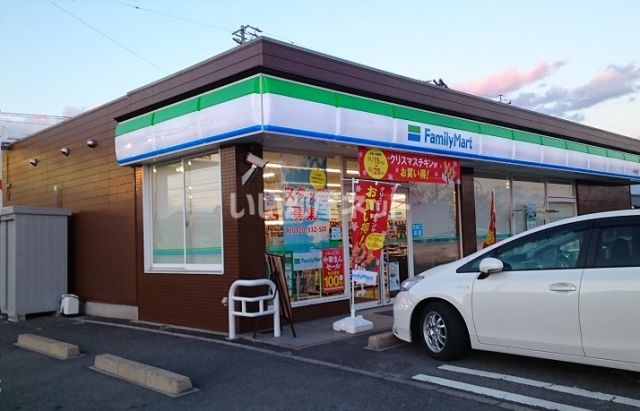 コンビニ　ファミリーマート 一色町前野店（コンビニ）まで950m