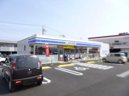コンビニ　ローソン伊勢御薗店（コンビニ）まで669m
