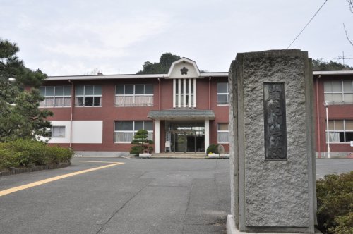 小学校　与謝野町立岩滝小学校（小学校）まで477m