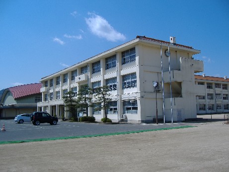 中学校　与謝野町宮津市中学校組合立橋立中学校（中学校）まで845m