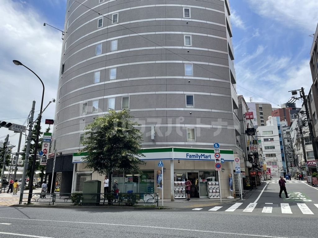 コンビニ　ファミリーマート　大塚駅北口店（コンビニ）まで70m