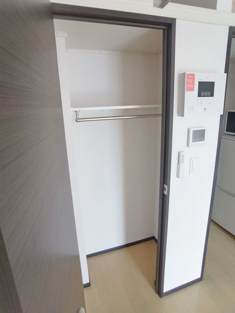 収納　☆コートも掛けられるクローゼット☆