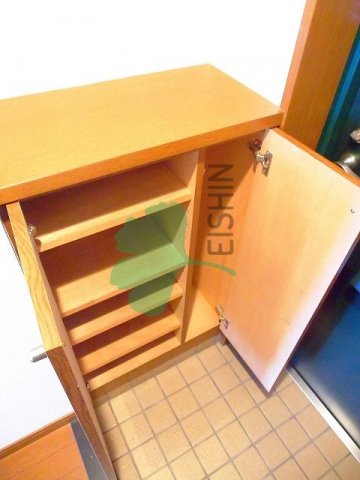 玄関　下駄箱もしっかりついてます！