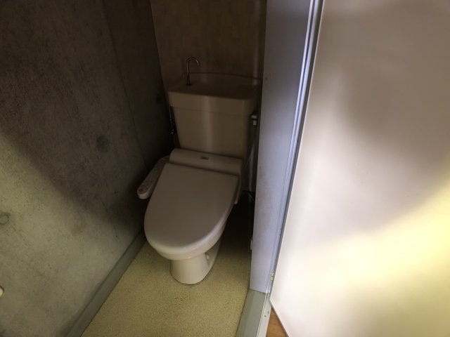 バウハウスのトイレ写真