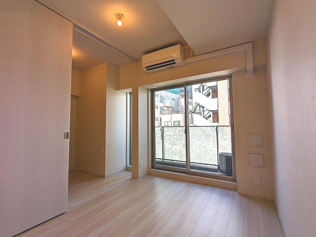 バルコニー　3.5帖洋室と繋げて広いリビングとしても生活できます、遮音性