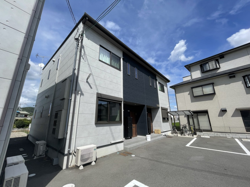 メゾンキャレ B棟の外観写真