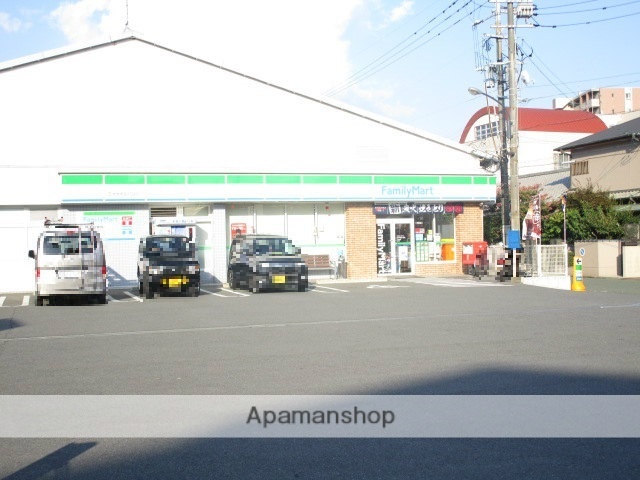 コンビニ　ファミリーマート熊本本荘４丁目店（コンビニ）まで400m