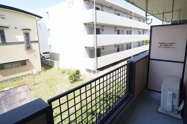 バルコニー　※別部屋の参考写真となります。